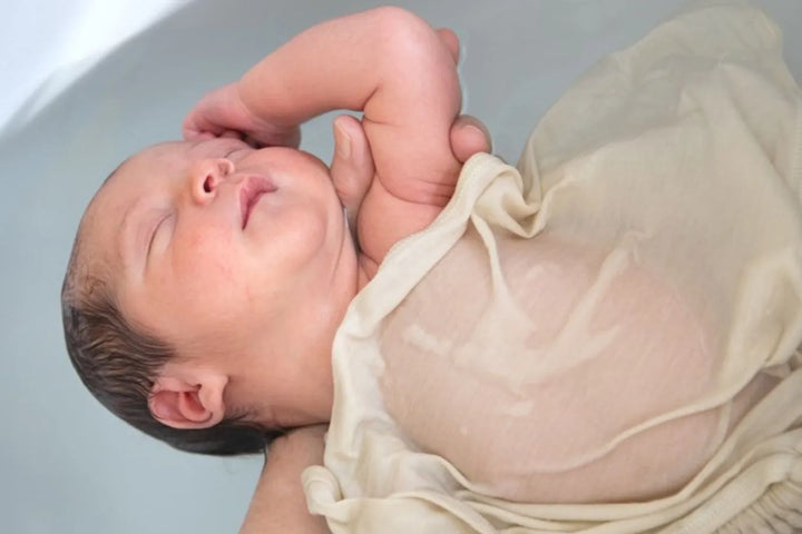 Le bain enveloppé pour bébé